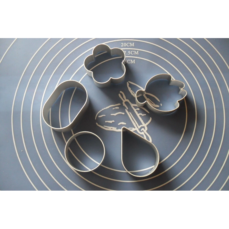 5 Emportes-Pièce Découpoirs Disney En Alu Pate À Sucre & D'Amande Sablés Etc...
