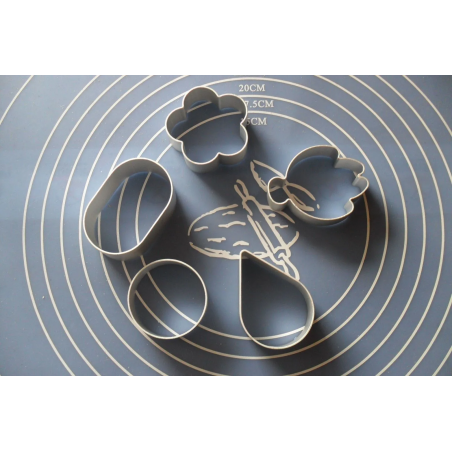 5 Emportes-Pièce Découpoirs Disney En Alu Pate À Sucre & D'Amande Sablés Etc...