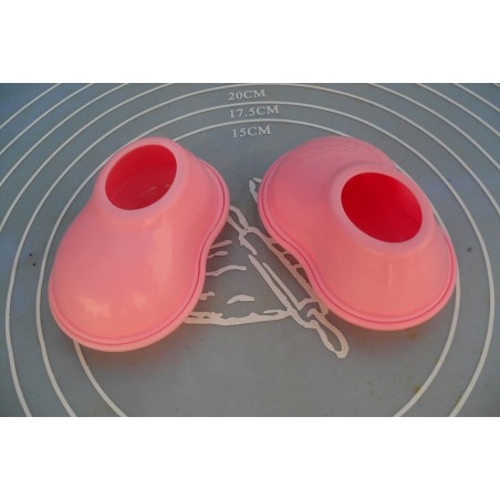 2 MOULES GÂTEAUX CHAUSSONS BÉBÉ 3D PATE À SUCRE & PATE D'AMANDE