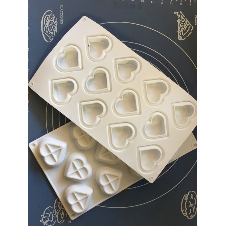MOULE SILICONE 12 PETITS FOURS / COEURS / 30 X 18 CM