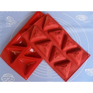 Moule Silicone Souple 8 Petits Fours / Triangles / 29 X 17 Cm