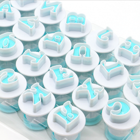 Assortiment de 26 Emportes Pièces à Piston Lettres Alphabet Cake
